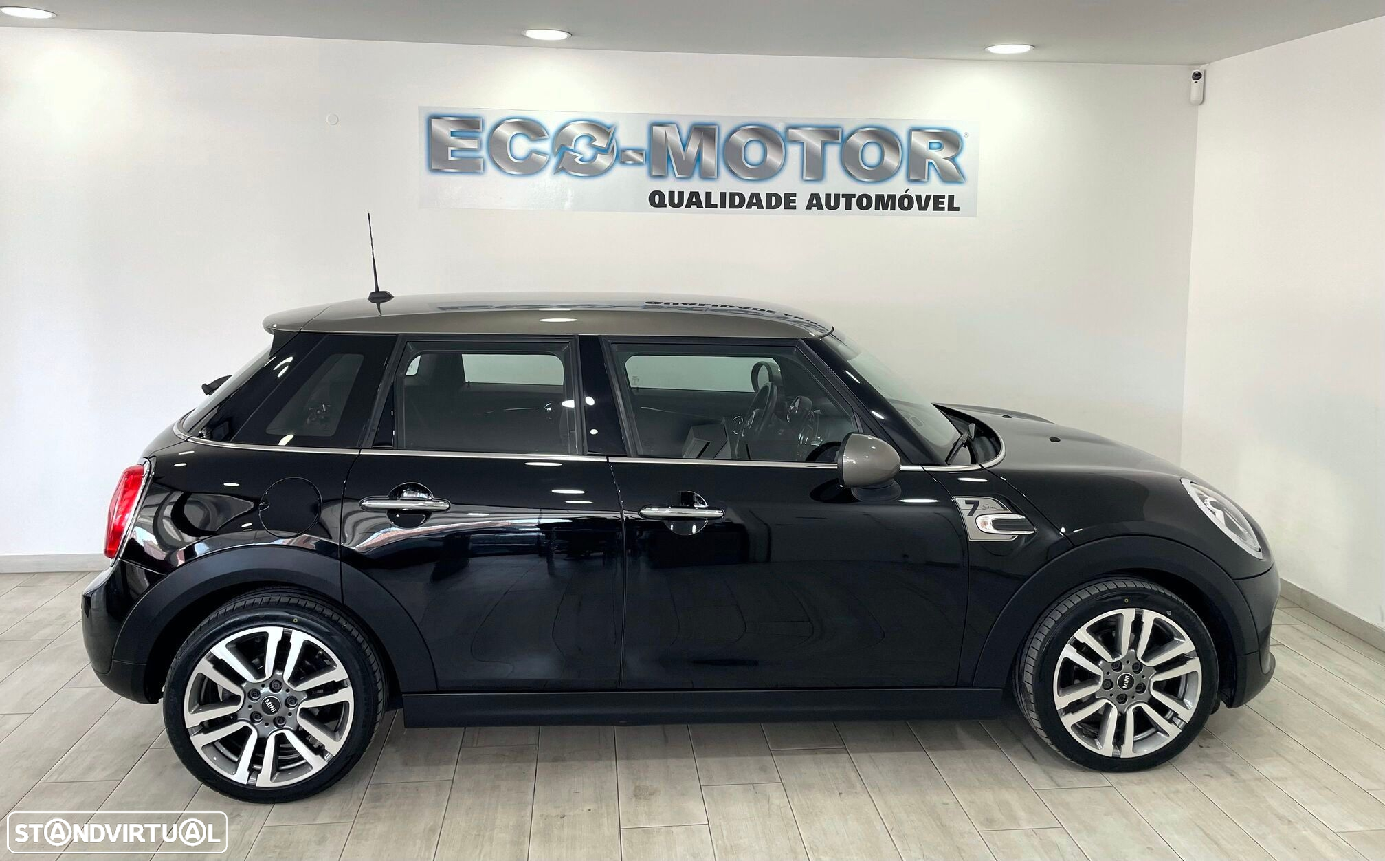 MINI 5 Portas Cooper D Auto - 13