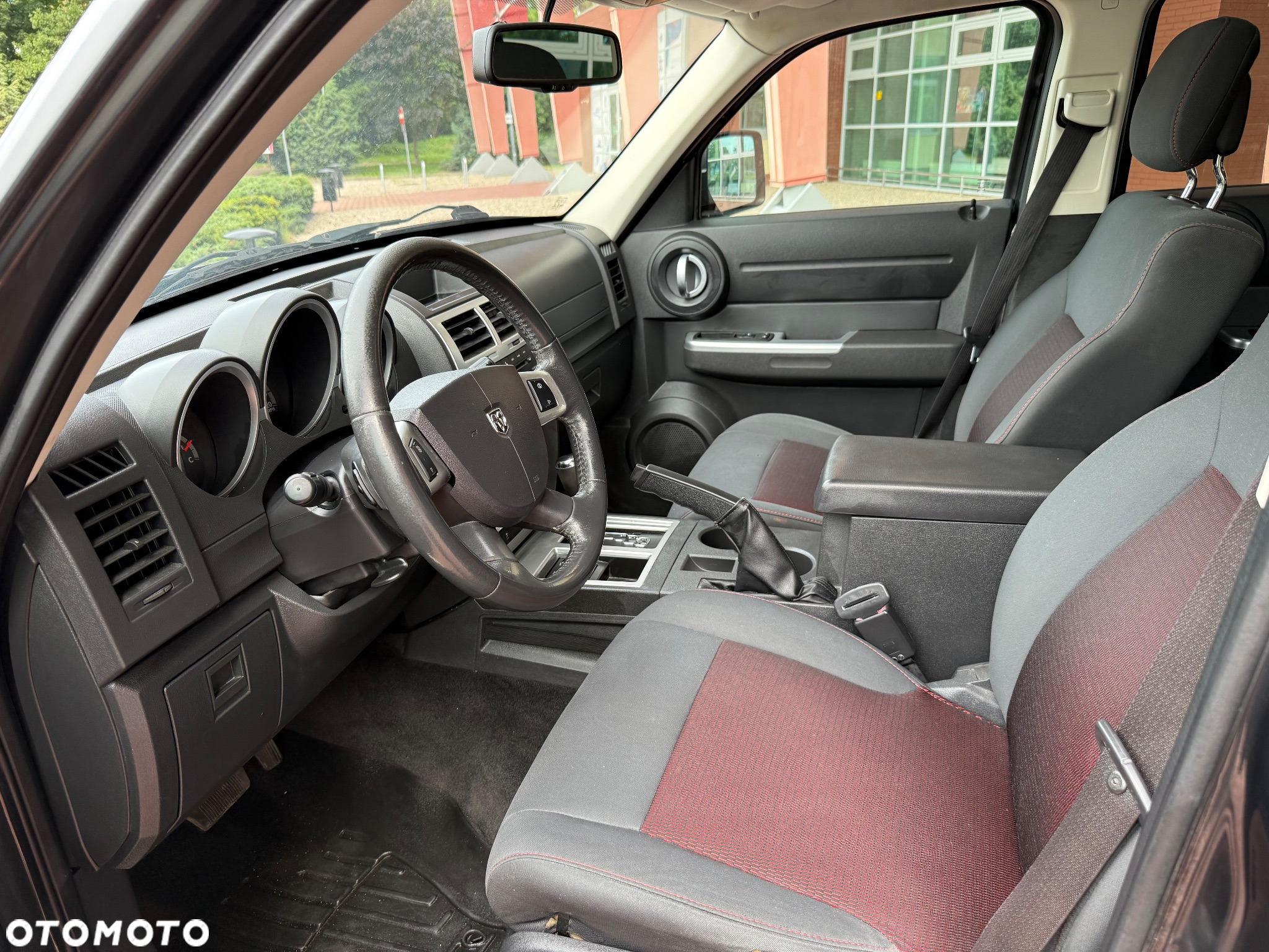 Dodge Nitro 4.0 V6 RT - 9