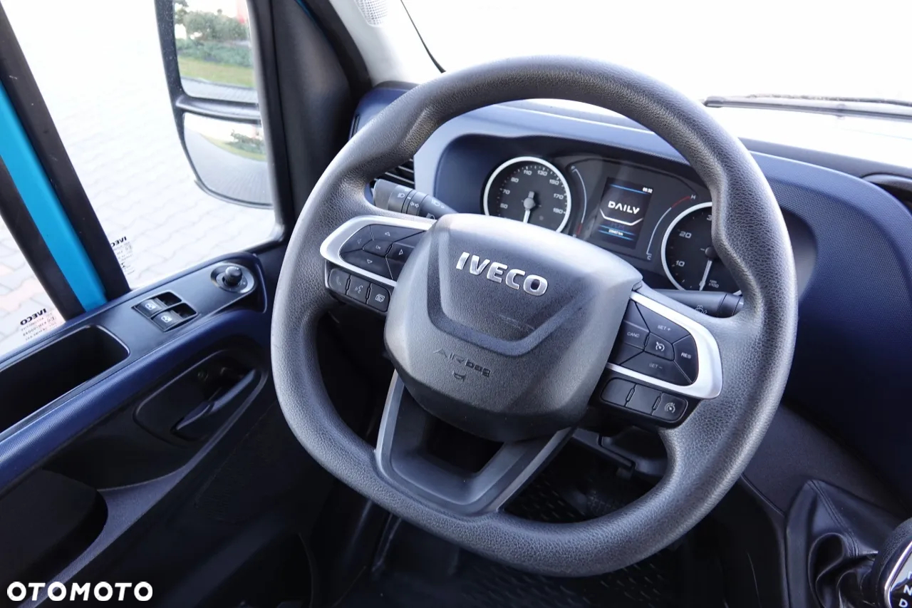 Iveco DAILY 2,3 D / BLASZAK / 2021 ROK / SPROWADZONY / PO KONTRAKCIE SERWISOWYM - 29
