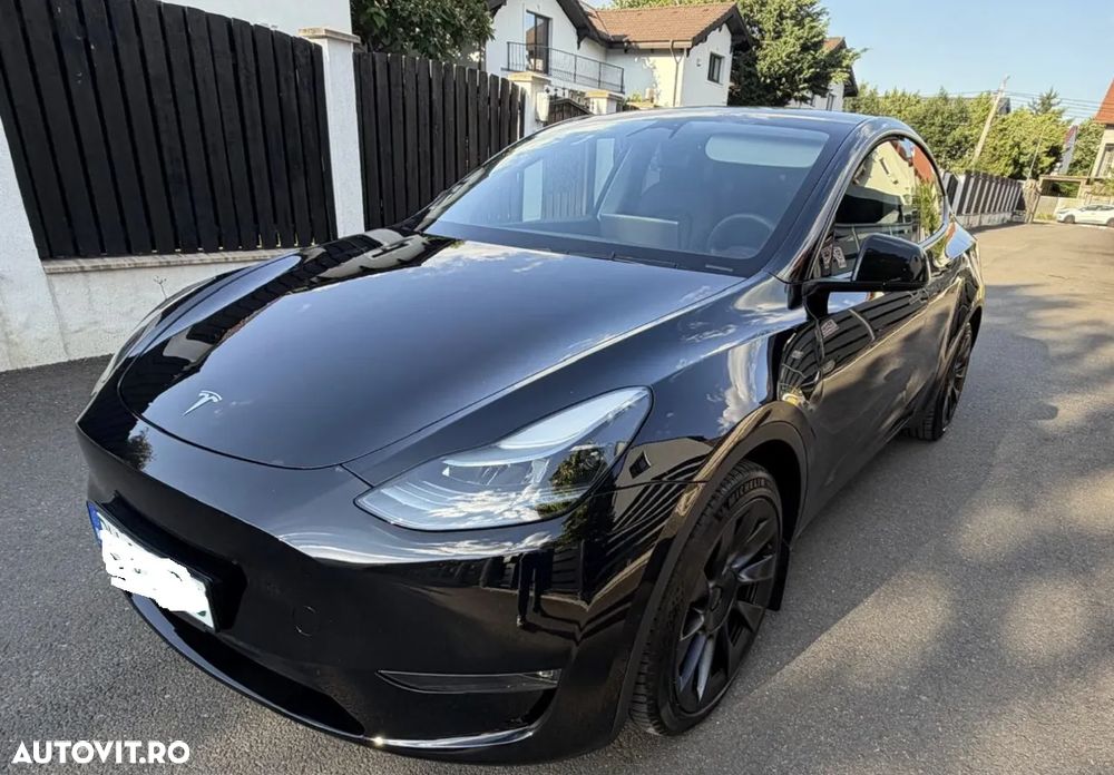 Tesla Model Y - 4