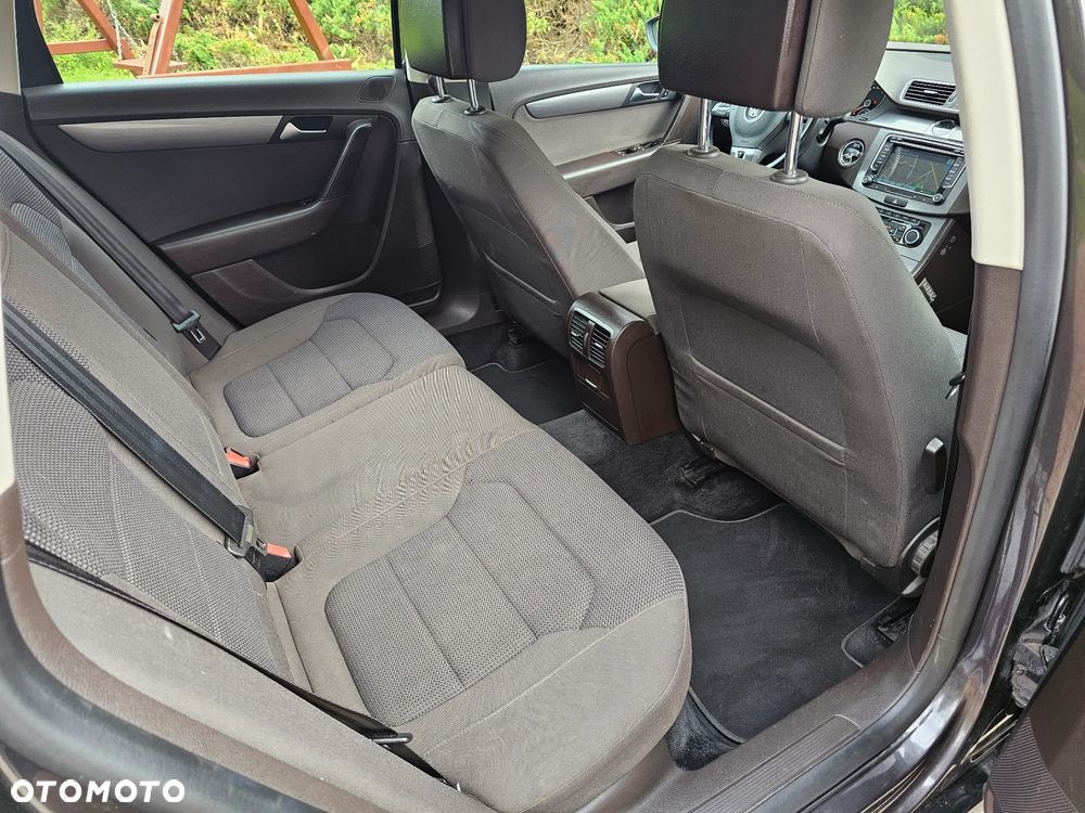 Volkswagen Passat - 15