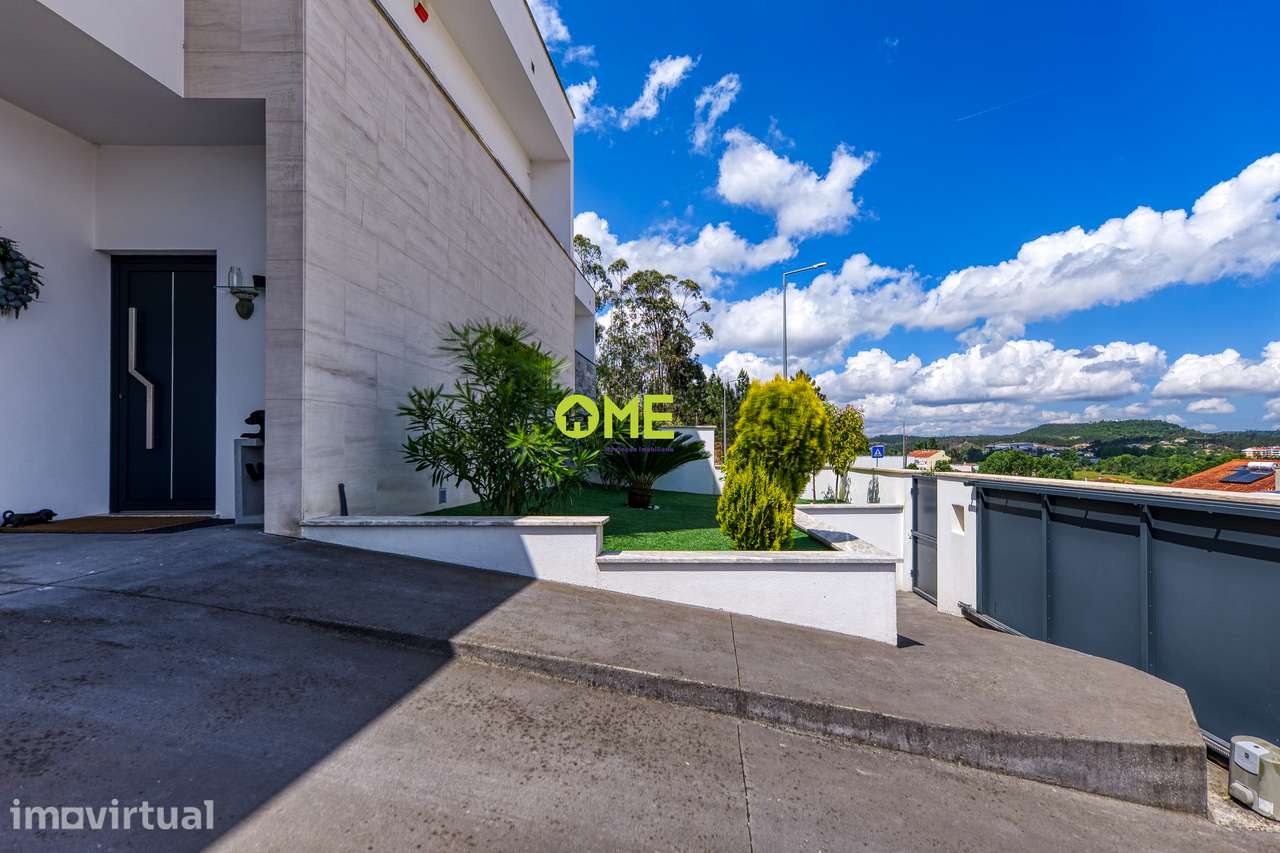 **Moradia T3 em Ourém - Luxo e Modernidade** - Grande imagem: 3/35