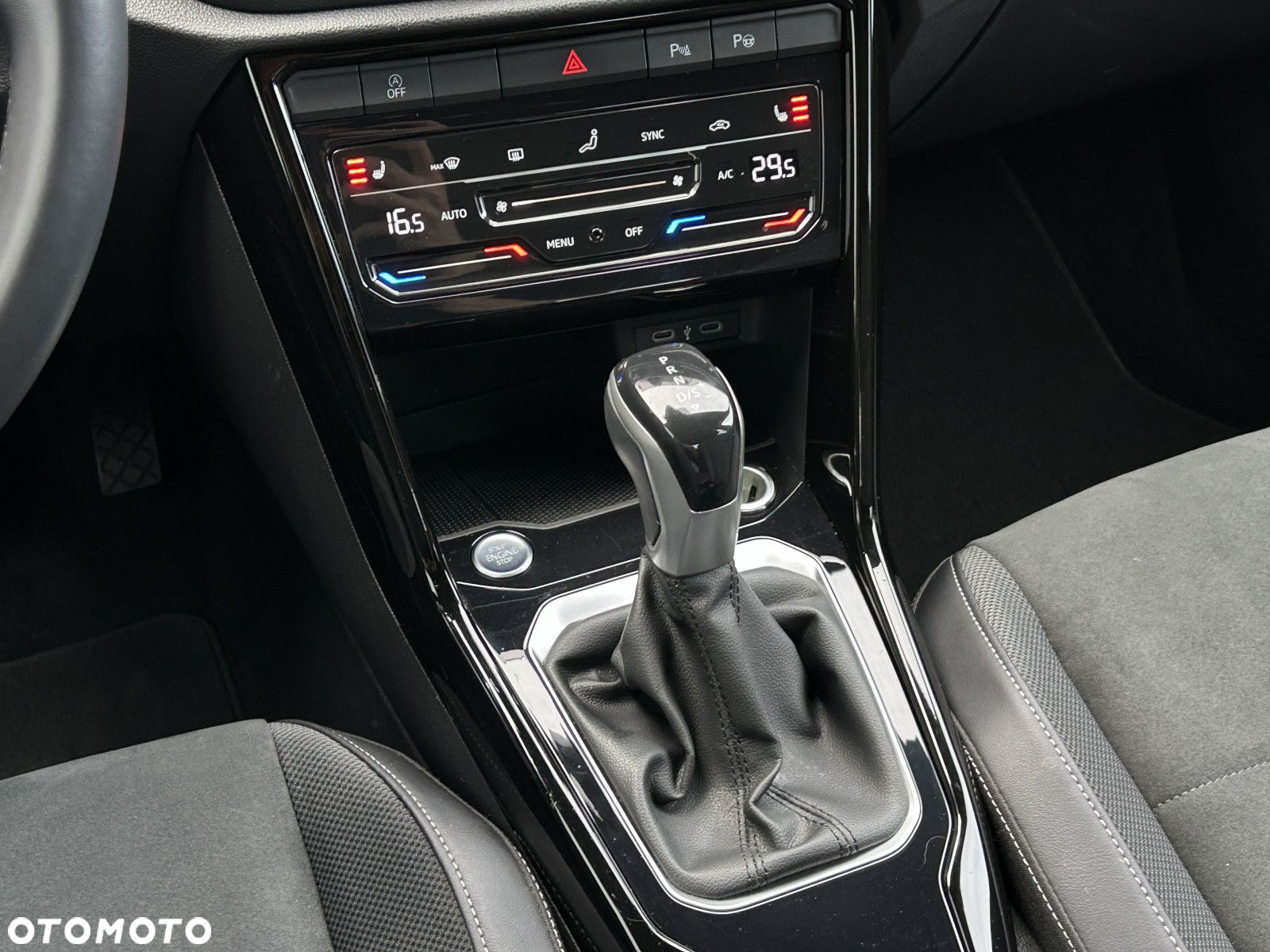 Volkswagen T-Roc 1.5 TSI Style DSG - 24