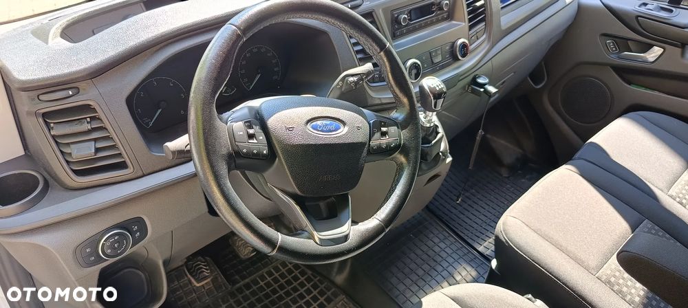 Ford Custom - 21