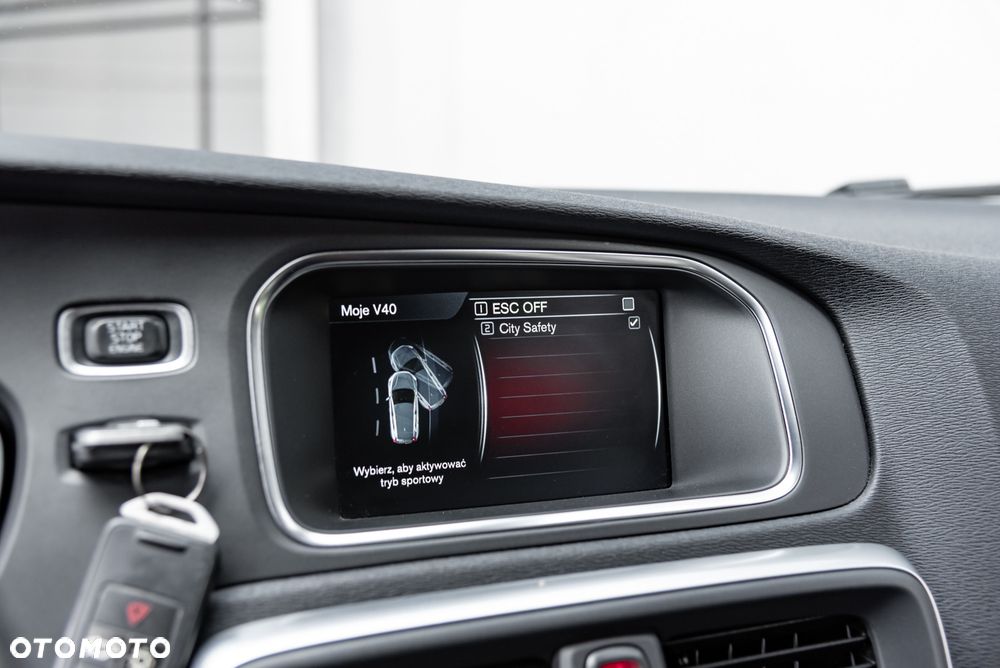 Volvo V40 D2 Drive-E Momentum - 24