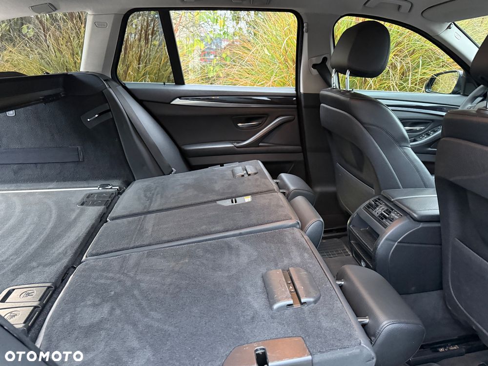 BMW Seria 5 525d xDrive - 36