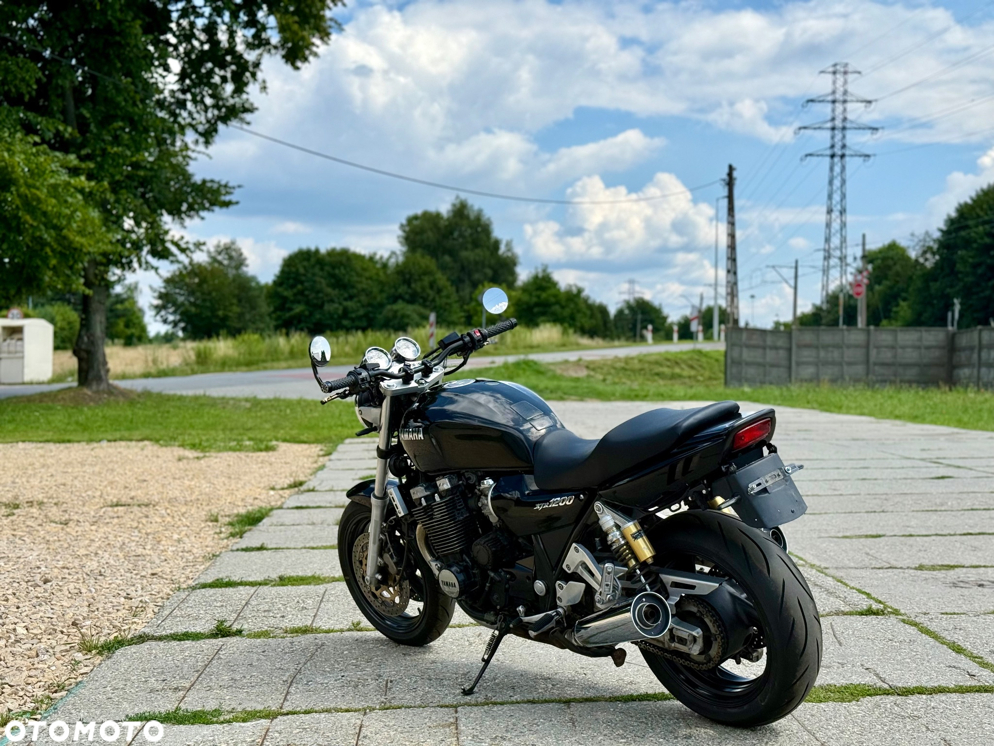 Yamaha XJR - 4