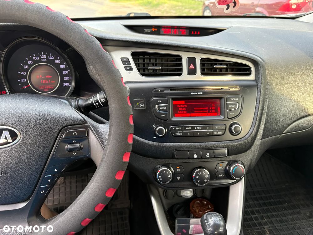 Kia Ceed - 11