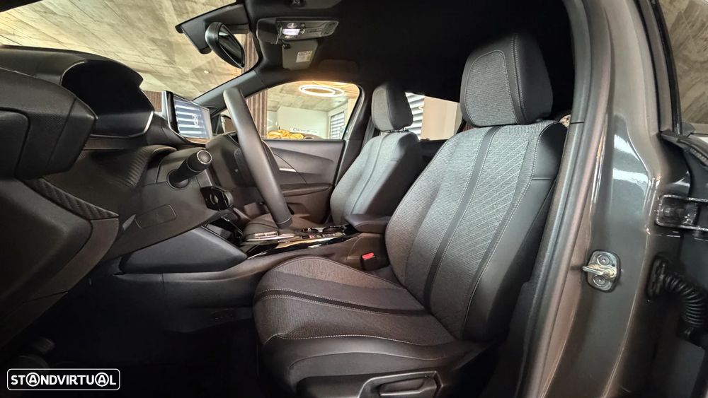 Peugeot e-2008 Allure - 9