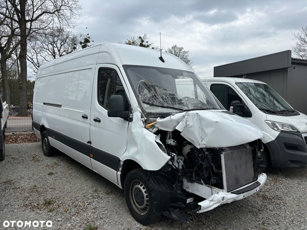 Mercedes-Benz Sprinter - 2