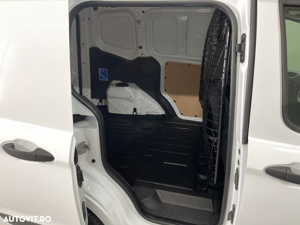 Ford Transit Courier - 10