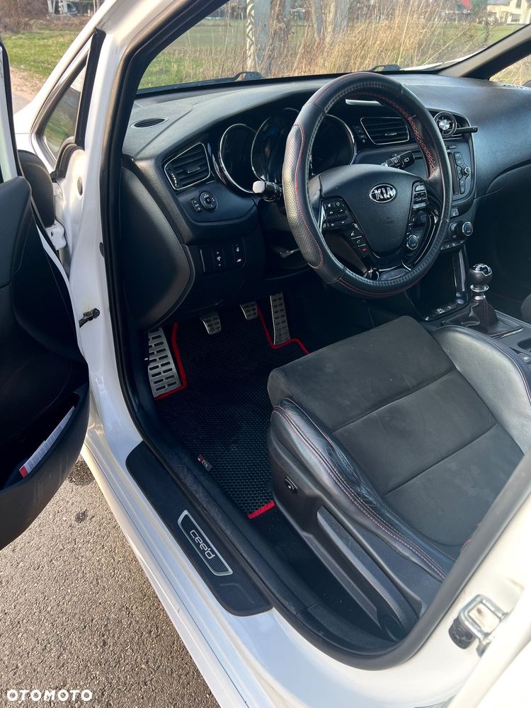 Kia Ceed 1.6 T-GDI GT - 14