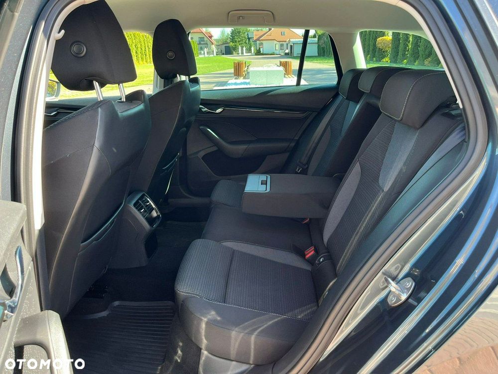 Skoda Octavia 2.0 TDI Ambition DSG - 8