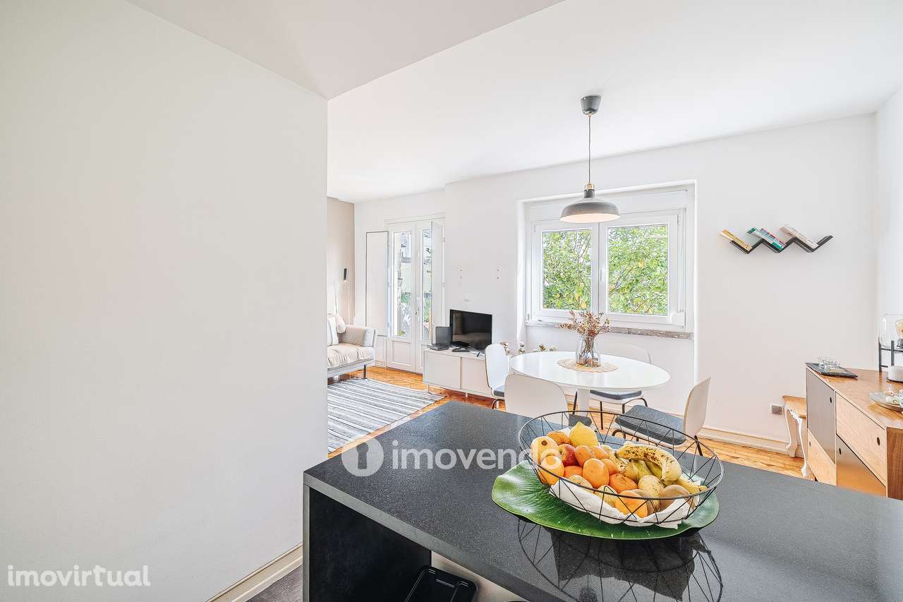 Apartamento T1 exclusivo, com logradouro, no centro de Benfica - Grande imagem: 3/44