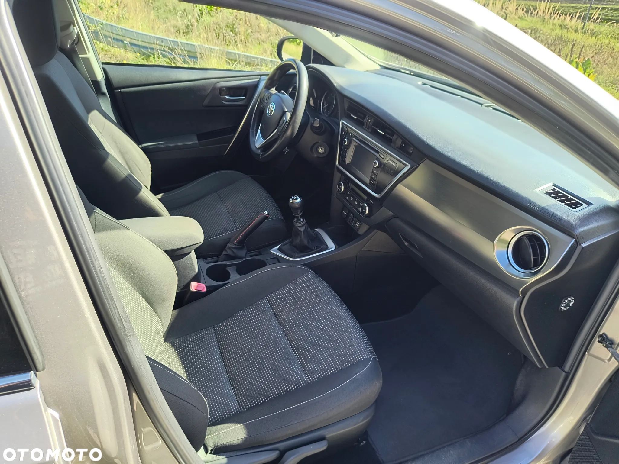 Toyota Auris 1.6 Premium Comfort - 18