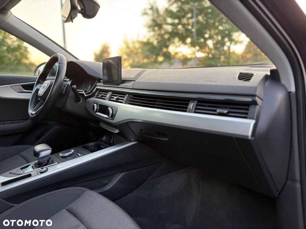 Audi A4 Avant 2.0 TDI S tronic - 23