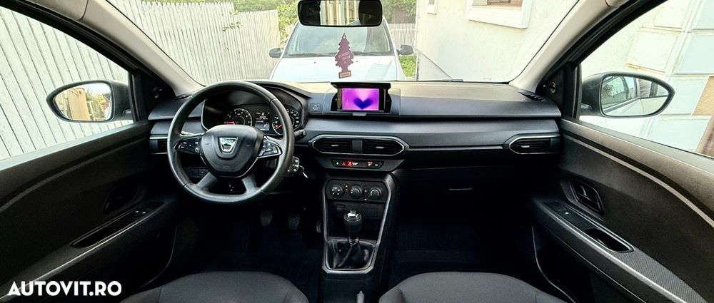 Dacia Logan TCe 90 MT5 Essential - 8