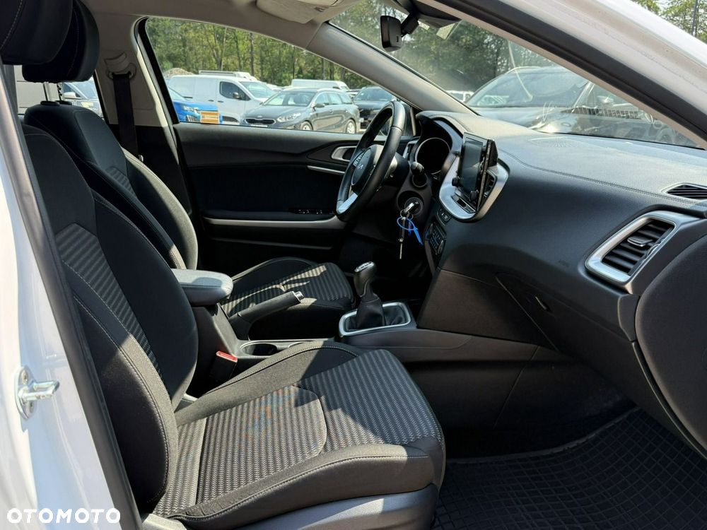 Kia Ceed - 16