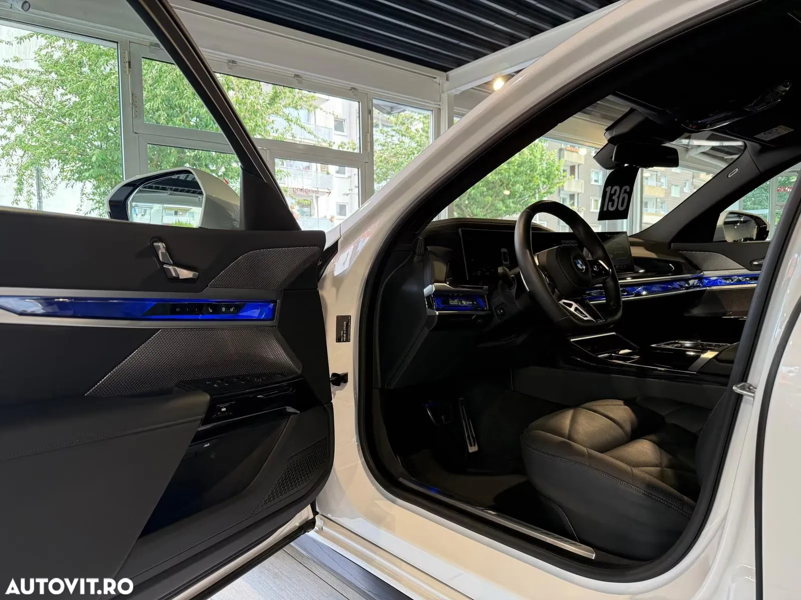 BMW Seria 7 740d xDrive MHEV - 23