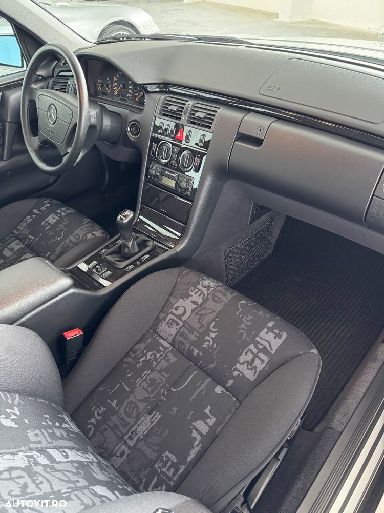 Mercedes-Benz E - 11