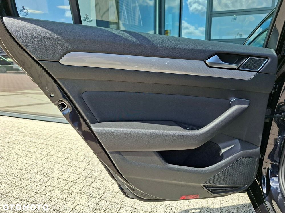 Volkswagen Passat - 12