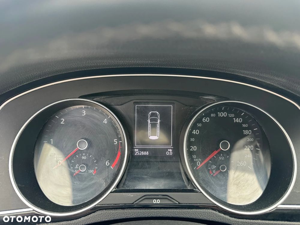 Volkswagen Passat - 14