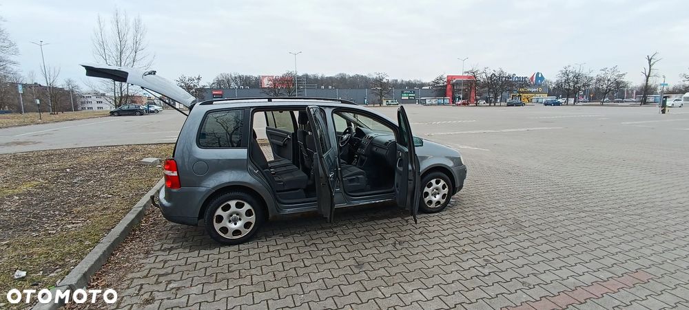 Volkswagen Touran - 17