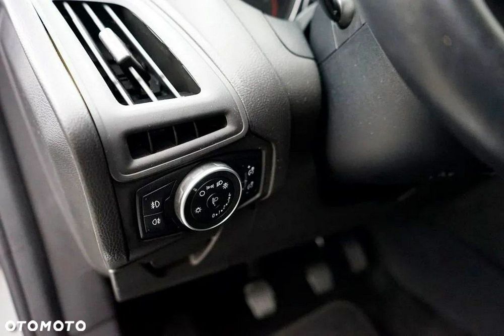 Ford Focus 1.5 TDCi SYNC Edition - 23