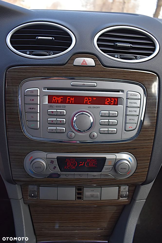 Ford Focus 2.0 16V Ghia - 19