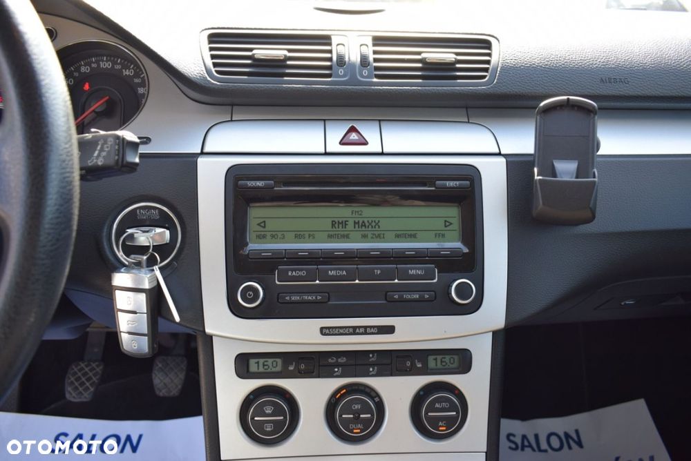 Volkswagen Passat - 28