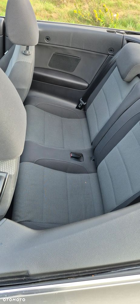 Volkswagen Golf 1.6 TDI DPF Highline - 15