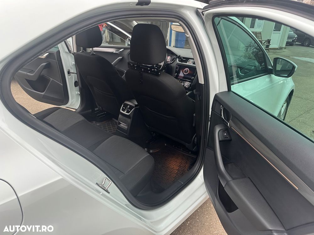 Skoda Octavia Combi Diesel 1.6 TDI Style - 2