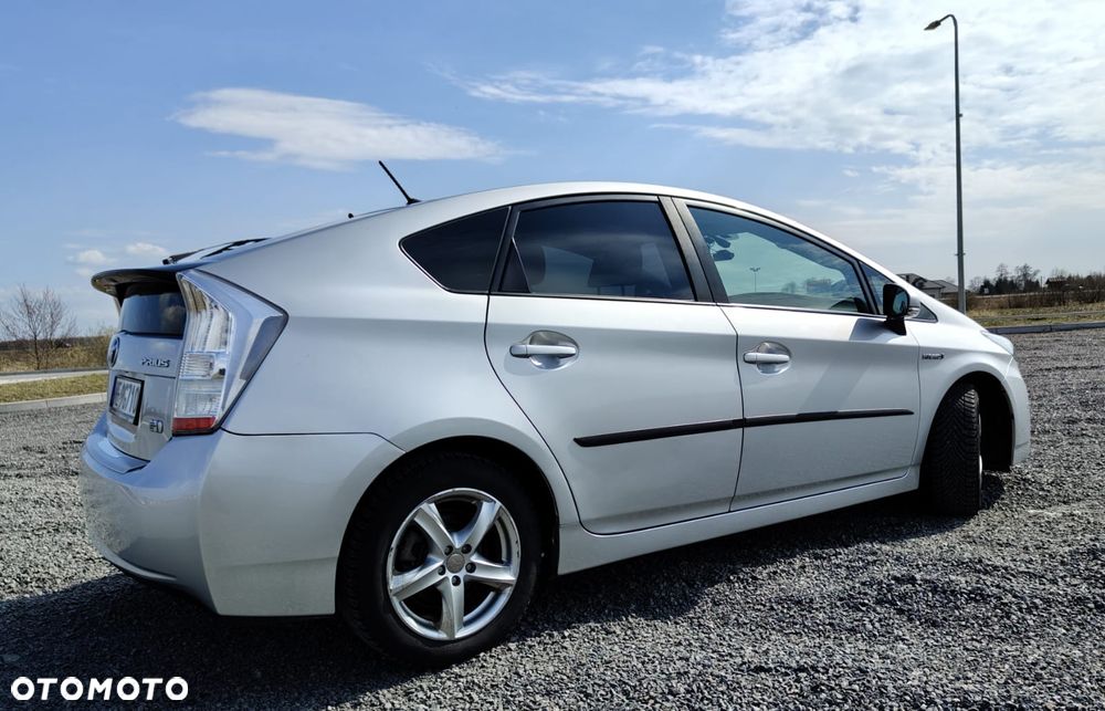 Toyota Prius (Hybrid) - 7
