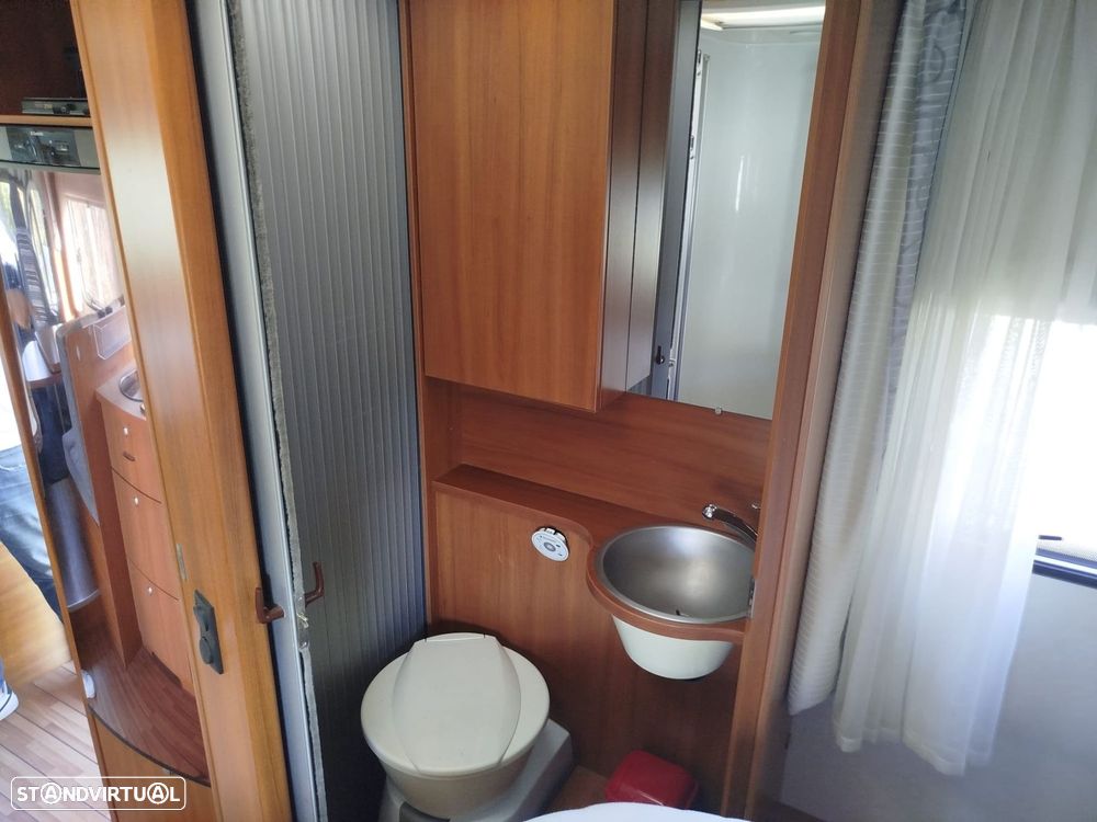 Knaus Südwind Sky wave.  Cama basculante E SUÍTE - 17