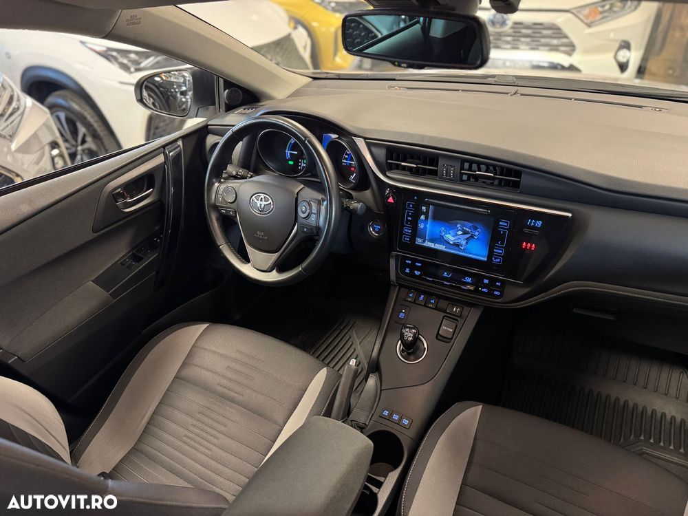 Toyota Auris 1.8 L VVT-i Sol + - 14