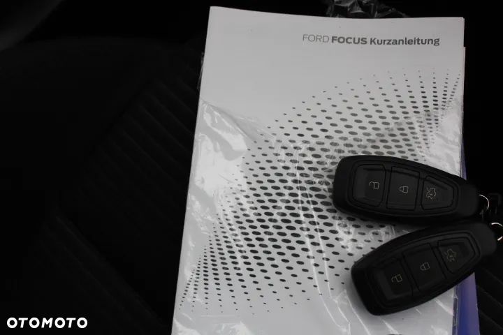 Ford Focus 1.0 EcoBoost Hybrid TITANIUM X - 39