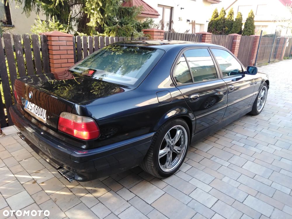 BMW Seria 7 750i - 7