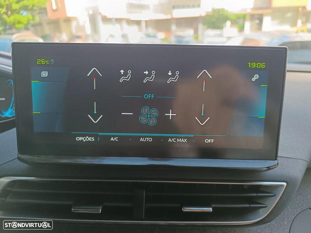 Peugeot 3008 1.6 Hybrid4 Allure Pack e-EAT8 - 42