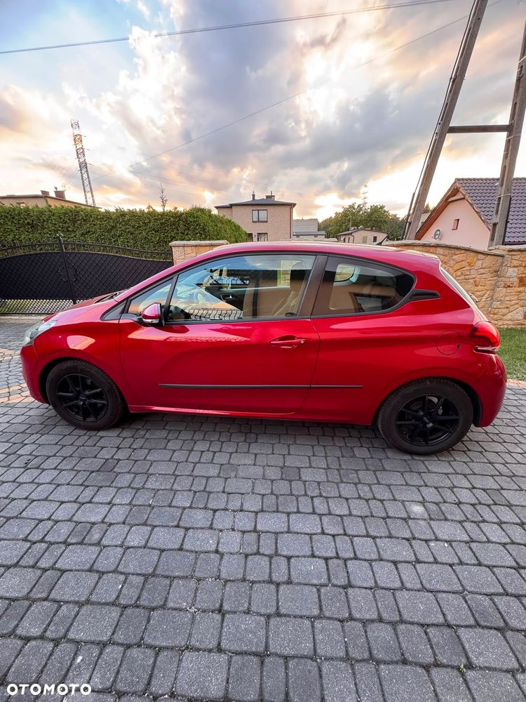 Peugeot 208 1.2 PureTech Active - 12