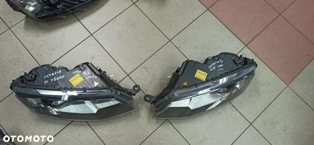 Octavia 3 5e 2013- Reflektor lampa xenon  5E1941018A Prawa strona pasażera  europa gwarancja - 2