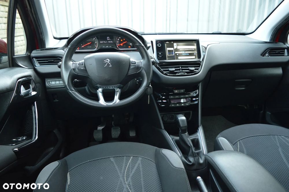 Peugeot 208 - 16