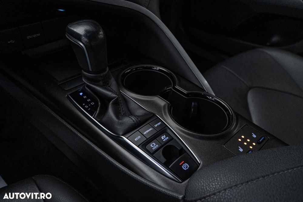 Toyota Camry Executive - 15