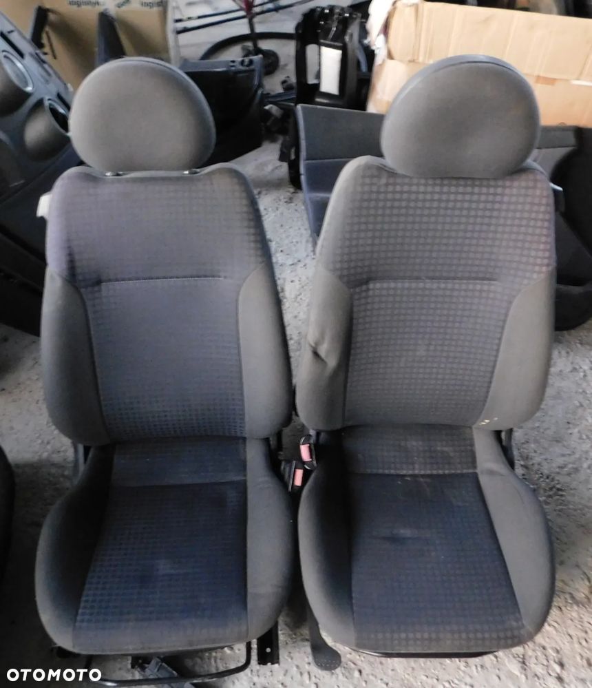 fotele komplet  OPEL CORSA C 3D COMBO EUROPA - 1