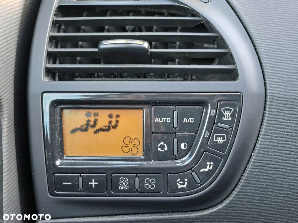 Citroën C4 Grand Picasso 2.0 HDi FAP 7-Sitzer ESG6 Exclusive - 23