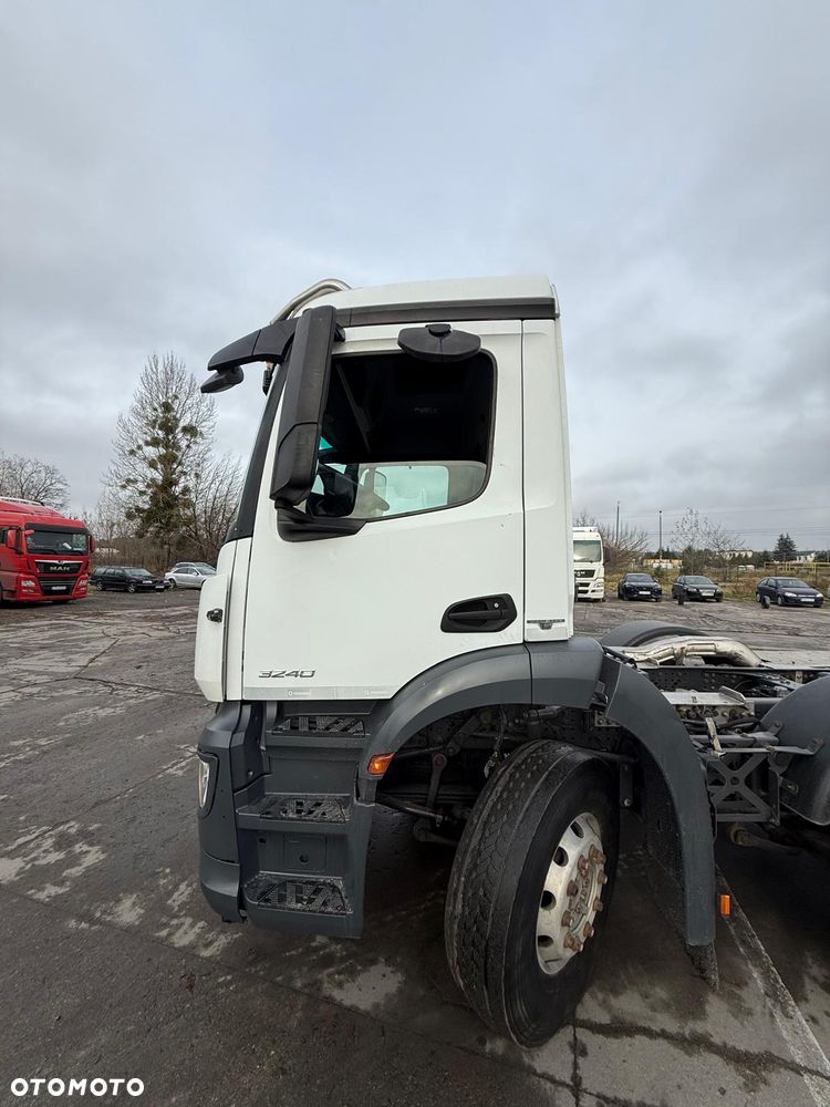 Mercedes-Benz Arocs 3240 8x2 • 3 osie skrętne • Euro 6 • 2018 rok - 18