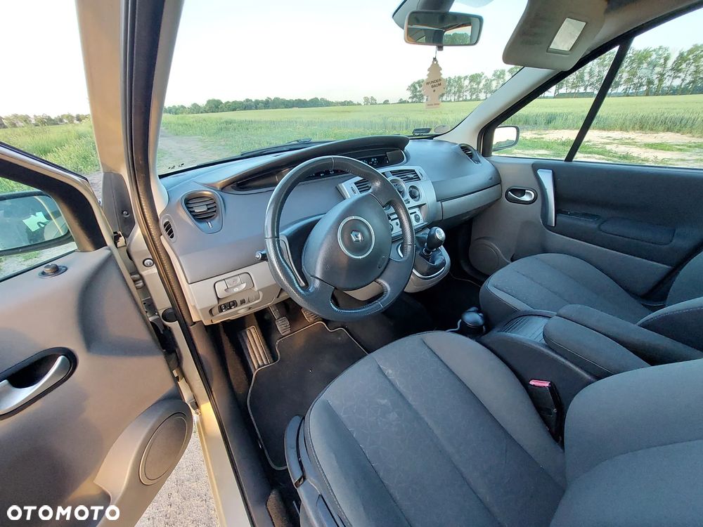 Renault Scenic 1.6 16V Authentique - 9