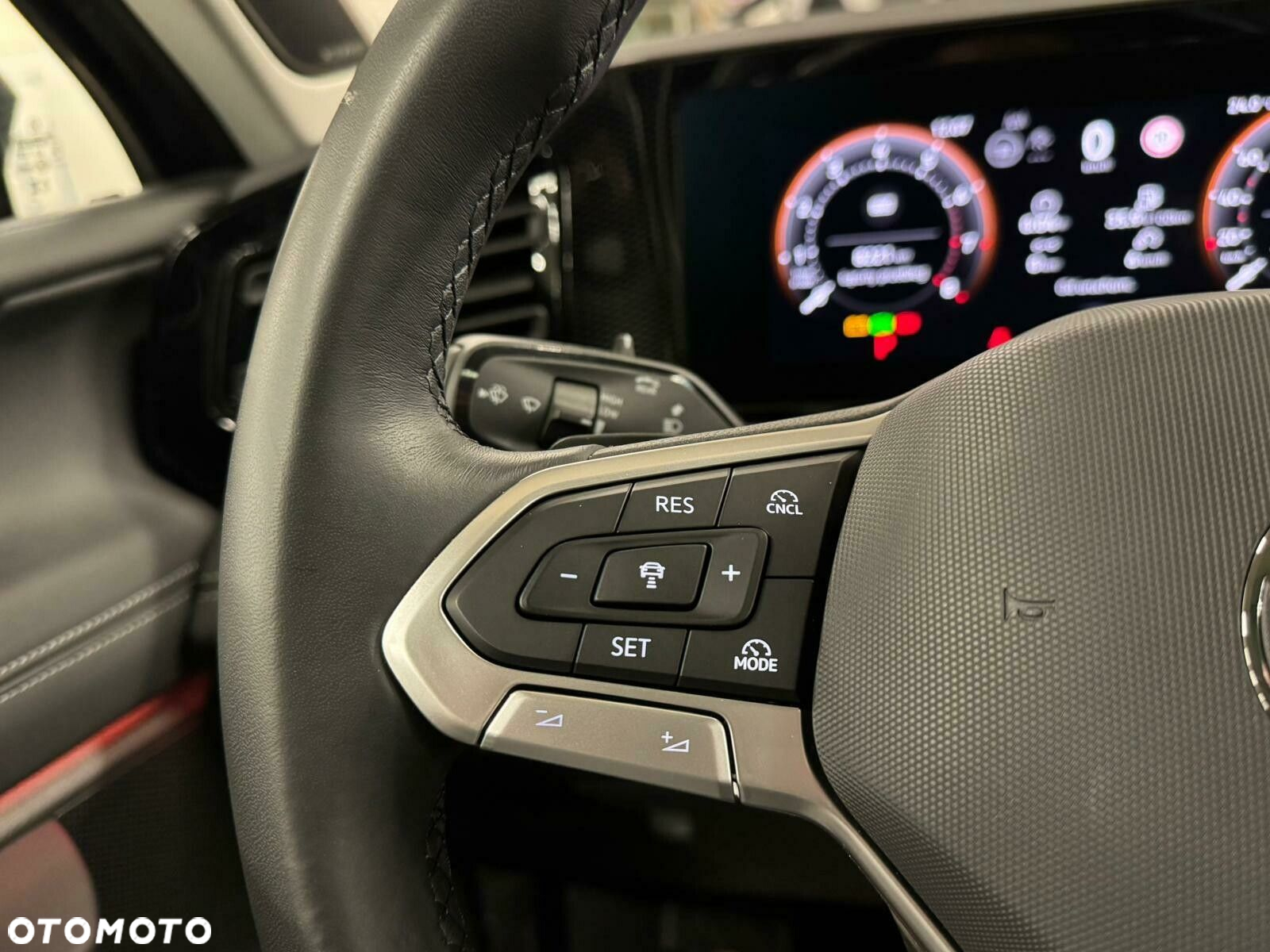 Volkswagen Tiguan - 11