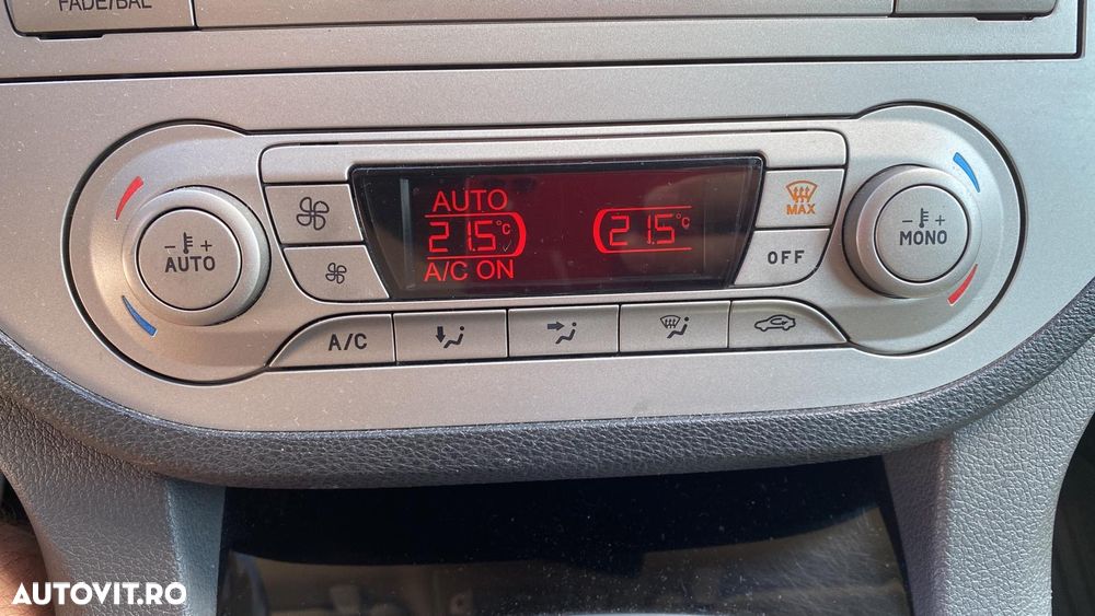 Ford Kuga - 8