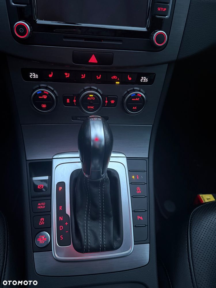 Volkswagen Passat 2.0 TDI DSG BlueMotion Technology Highline - 23