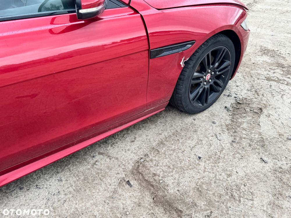 Jaguar XE 20t R-Sport - 9